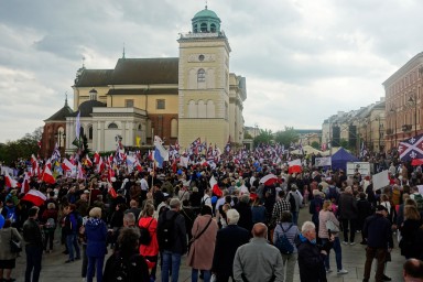 Narodowy Marsz Życia w Warszawie. 50 tysięcy osób maszerowało pod hasłem „Niech żyje Polska!” 